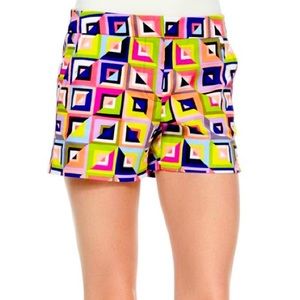 Who wears short shorts? Palm Springs resortwear Trina Turk shorts new condition